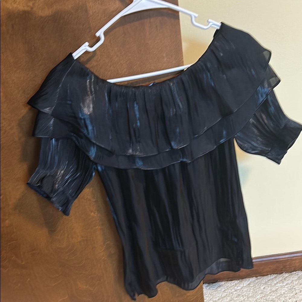 Elegant Black Off-Shoulder Top - Picture 4 of 4